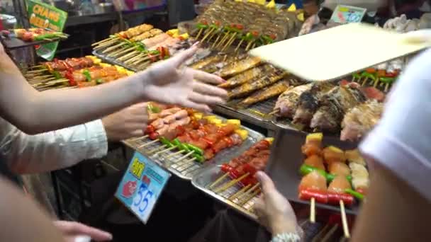 Mercado da noite. Thai comida de rua. — Vídeo de Stock