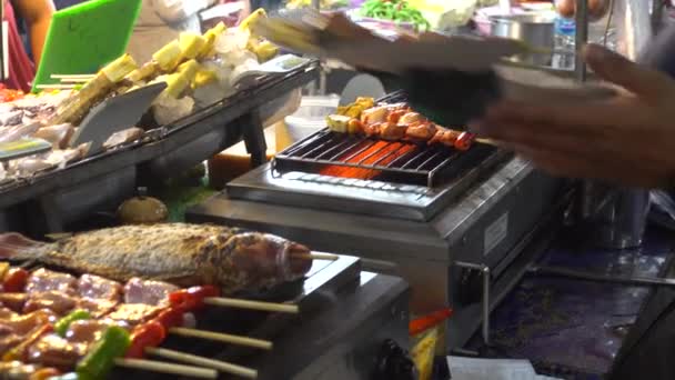 Mercado da noite. Thai comida de rua. — Vídeo de Stock