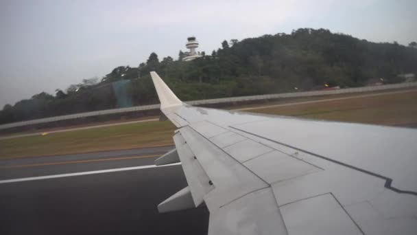 Odlet z letiště Phuket. — Stock video