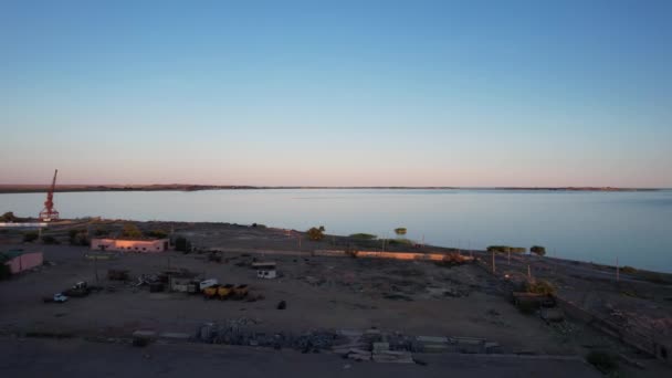 Território abandonado na praia do Lago Balkhash — Vídeo de Stock