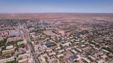 Küçük Balkhash kasabasının insansız hava aracı görüntüsü.