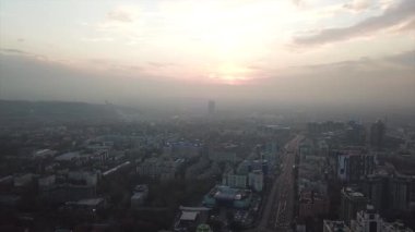 Sis içinde büyük bir şehir. Almaty şehrinin ekolojisi