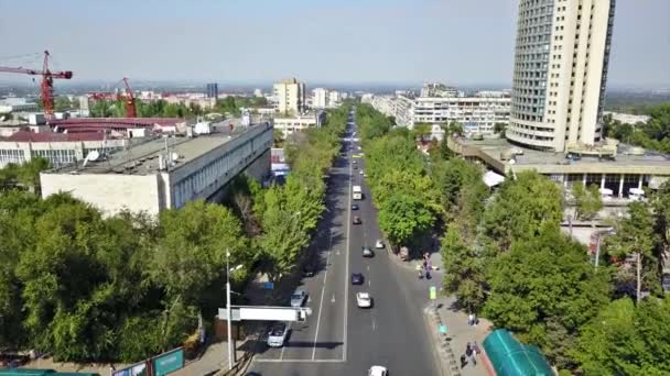 Moderní budovy města Almaty. — Stock video