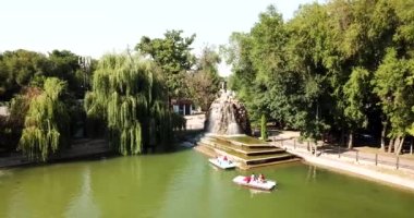 Teknedeki çeşmenin yanında romantik bir yer..