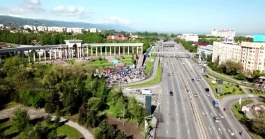 Şehirdeki bisiklet maratonunu başlat ve bitir.