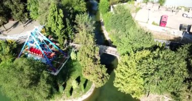 Köprünün altında romantik bir yer..