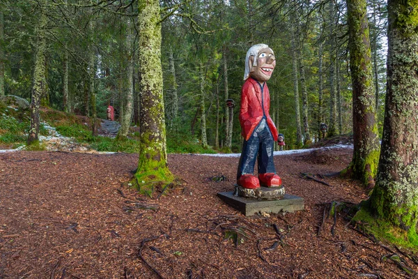 Берген Норвегия Декабря 2015 Года Деревянная Красочная Скульптура Мифического Существа — стоковое фото