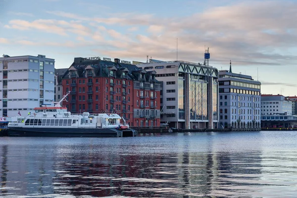 Bergen Noruega Diciembre 2015 Vista Los Edificios Modernos Puerto Stransiden — Foto de Stock