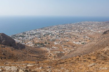 Yunanistan, Santorini Adası. Antik Thiras 'ın arkeolojik alanından Kamari tatil beldesine kadar..