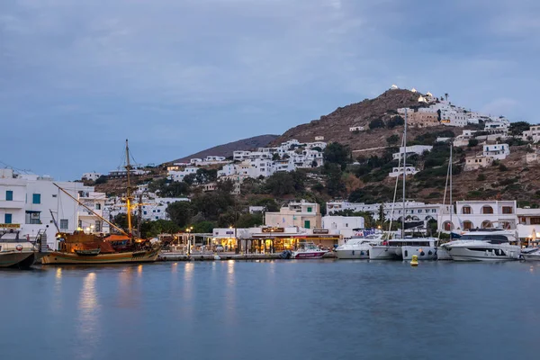 Chora Île Ios Grèce Septembre 2020 Bateaux Voiliers Amarrés Quai — Photo