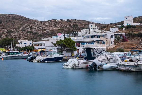 Chora Île Ios Grèce Septembre 2020 Bateaux Voiliers Amarrés Quai — Photo
