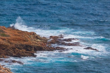 Ios adasının kuzey kıyısında. Ege Denizi manzarası. Yunanistan.
