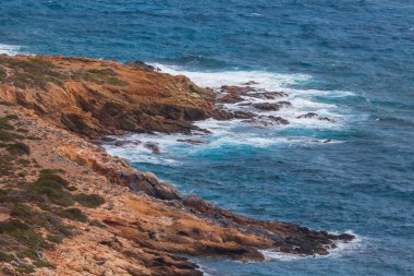 Ios adasının kuzey kıyısında. Ege Denizi manzarası. Yunanistan.