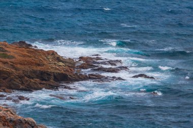 Ios adasının kuzey kıyısında. Ege Denizi manzarası. Yunanistan.
