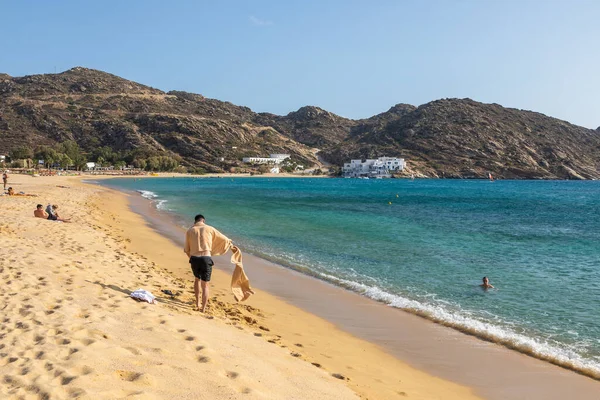 Mylopotas Beach Isola Ios Grecia Settembre 2020 Persone Che Fanno — Foto Stock