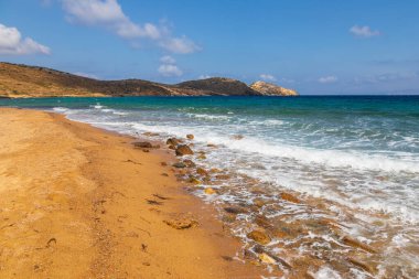 Ios Ios 'un doğu kıyısındaki Psathi Plajı manzarası. Yunanistan.