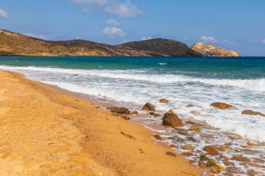 Ios Ios 'un doğu kıyısındaki Psathi Plajı manzarası. Yunanistan.