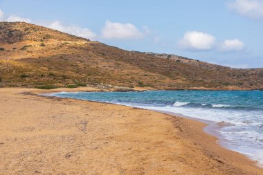 Ios Ios 'un doğu kıyısındaki Psathi Plajı manzarası. Yunanistan.