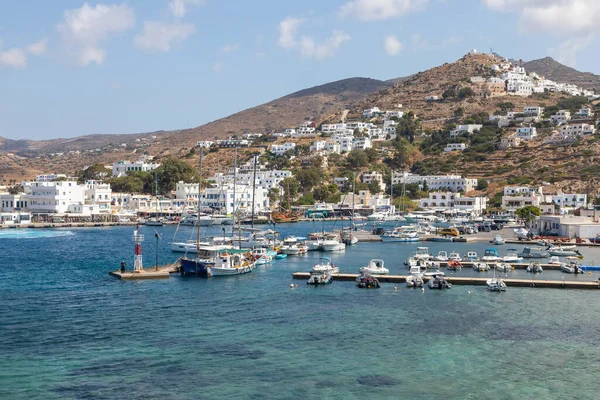 Chora Ios Island Grieks September 2020 Boten Zeilschepen Afgemeerd Haven — Stockfoto