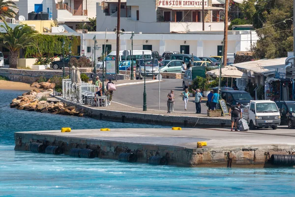 Chora Île Ios Grèce Septembre 2020 Voitures Personnes Dans Port — Photo