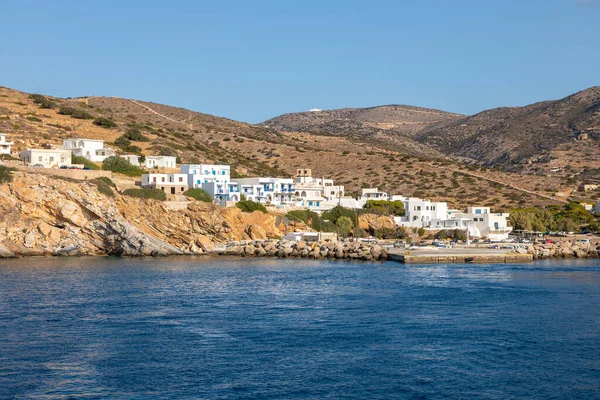 Sikonos Greece Вересня 2020 Вид Гавань Острова Сікінос Люди Чекають — стокове фото