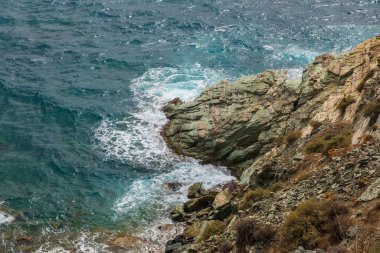 Folegandros adasının sahil manzarası. Ege Denizi, Kiklad Takımadası, Yunanistan.