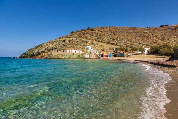 Vista Costa Agios Georgios Praia Ilha Folegandros Pequenos Edifícios Encosta — Fotografia de Stock