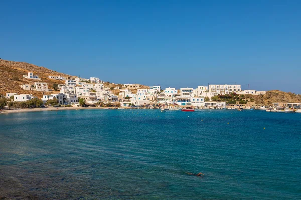 Folegandros Island Grécia Setembro 2020 Cortadores Barcos Ancorados Marina Karavostasi — Fotografia de Stock