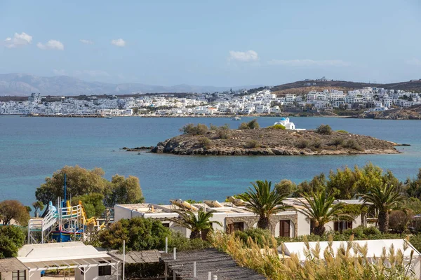 希腊帕洛斯岛Naoussa 2020年9月27日 帕洛斯岛小港城景观 海岸线上的白色别墅 — 图库照片
