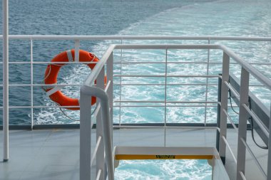 Feribot, Antiparos, Cyclades Archipelago, Yunanistan - 28 Eylül 2020: Antiparos adasına giden feribot. Gemidekiler..