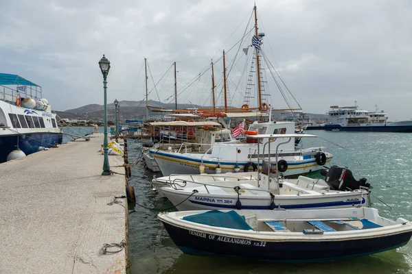 Isla Antiparos Grecia Septiembre 2020 Barcos Veleros Amarrados Muelle Del —  Fotos de Stock