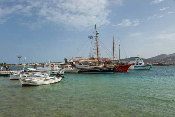 Antiparos Island Grecia Settembre 2020 Barche Velieri Ormeggiati Molo Del — Foto Stock