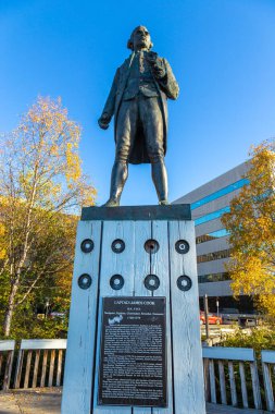 Anchorage, Alaska, ABD - 30 Eylül 2016: Park 'taki Kaptan James Cook Anıtı