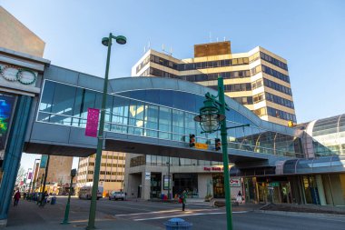Anchorage, Alaska, ABD - 30 Eylül 2016: Ana Cadde boyunca modern binalar, Anchorage Downtown.