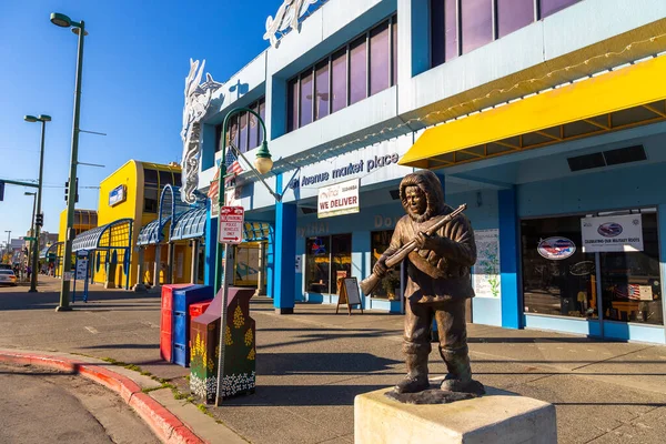 Anchorage Alaska Usa Settembre 2016 Statua Bronzo Soldato Davanti Museo — Foto Stock