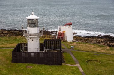 Fraserburgh, İskoçya, İngiltere - 05 Şubat 2016: Kinnaird Head deniz fenerleri, orijinal bir Stephenson İskoç deniz feneri. İskoç Deniz Feneri Müzesi.