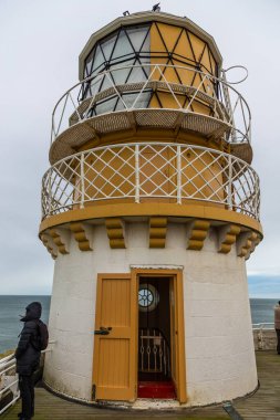 Fraserburgh, İskoçya, İngiltere - 05 Şubat 2016: Kinnaird Head deniz fenerleri, orijinal bir Stephenson İskoç deniz feneri. İskoç Deniz Feneri Müzesi.