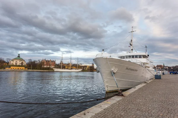 Stockholm Sweden April 2016 Ship Moored Riddarholmen Island Gamla Stan — Foto de Stock