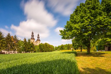 Lad Abbey, Polonya 'nın Lad kasabasında eski bir manastır. Genç Manastır, Polonya Tarihi Anıtı olarak atandı..