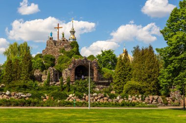 Lichen Stary, Büyük Polonya - 25 Mayıs 2016: Golgota Saint Dorothy, neo-gotik kilise.
