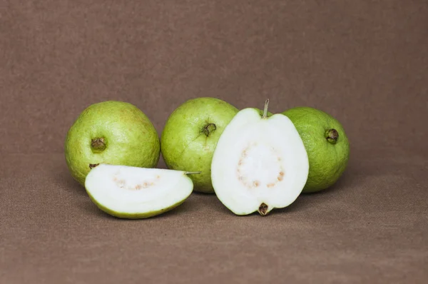 Świeżych organicznych guawa — Zdjęcie stockowe