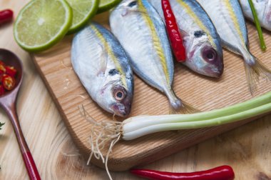 Taze deniz balığı.