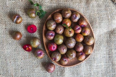 Olgun kırmızı organik Erik meyve