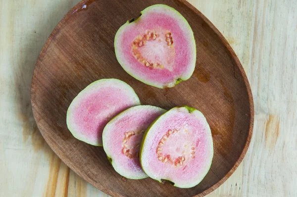 Färska ekologiska guava frukt — Stockfoto