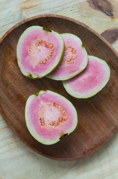 Färska ekologiska guava frukt — Stockfoto