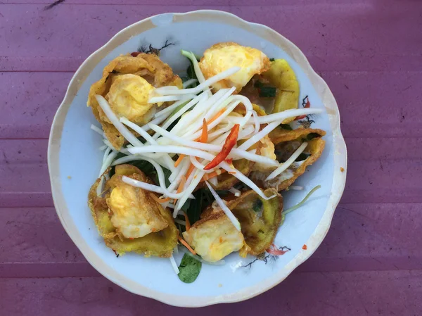 Comida callejera vietnamita pastel de arroz — Foto de Stock