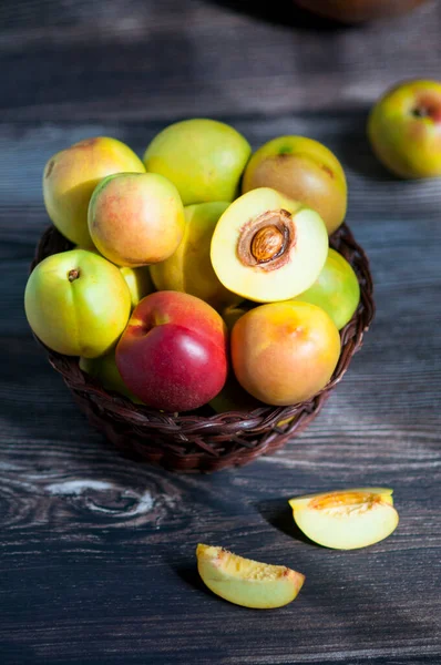 Delicious Fresh Peaches Rustic Wooden Table — ストック写真