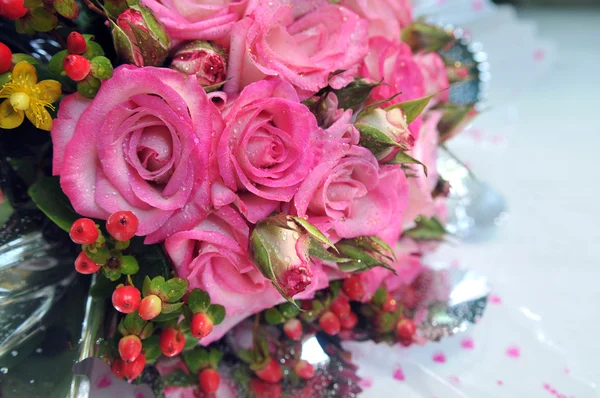 Buquê de casamento com rosa — Fotografia de Stock