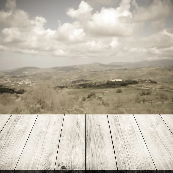 绿色山谷的塞浦路斯老轻木桌或董事会。上校 — 图库照片