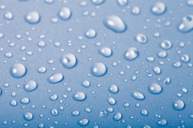 Bir renk arka plan üzerinde Su damlacıkları. Sığ derinlik-in tarla. Se